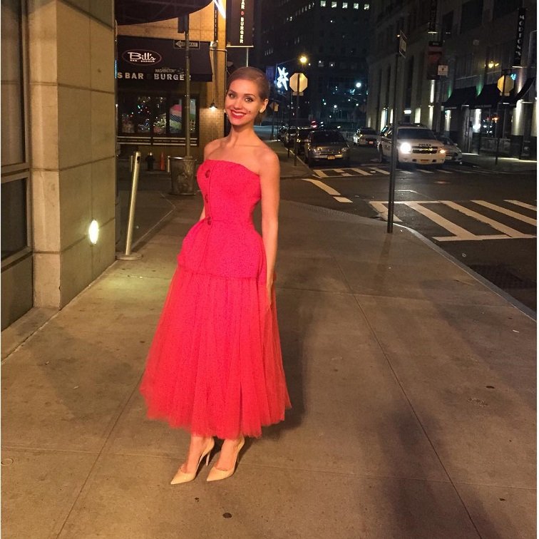 Кристина Асмус о своем необычном красном платье на Новый 2016 год