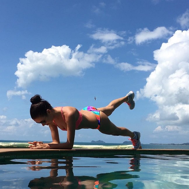 Ирена Понарошку и набор из трех купальников на отдых в Тайланде